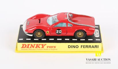 null DINKY MECCANO (GB)

Dix boites : Ford 40 RV - Volswagen 1600 TL Fastback - Dino...