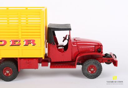 null SUPER DINKY MECCANO (EN)

G.M.C Pinder truck with cage trailer and animals with...