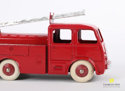 null DINKY TOYS (FRANCE MECCANO)

Fireman's ladder 32D

First aid fire truck Berliet...