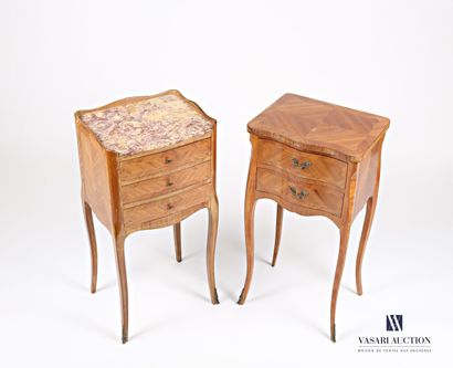null Two bedside tables in rosewood veneer inlaid with leaves in frames of nets,...