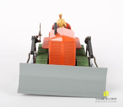 null DINKY SUPERTOYS (FRANCE MECCANO)

Military brockway truck with boat deck 884

Bulldozer...