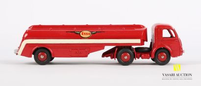 null DINKY TOYS (FR)

Panhard tractor with tanker trailer Ref 32C

(original box...