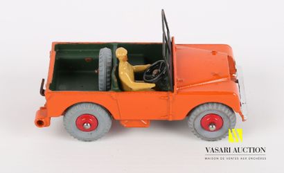null DINKY TOYS (GB)

Lot of five vehicles : Hay trailer Ref 320 - Massey Harris...