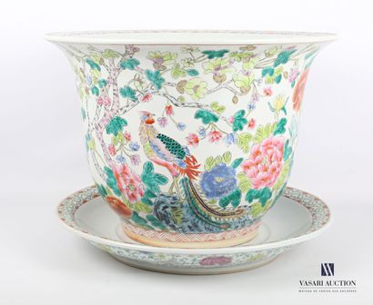 null CHINA 

Important tulip-shaped porcelain planter and its frame decorated with...