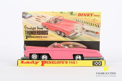 null DINKY TOYS (GB)

Lot de quatre véhicules : Lady Penelop's FAB1 Réf 100 - Triumph...