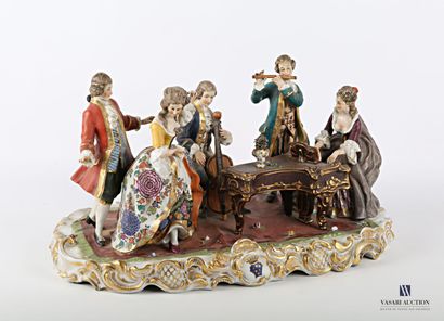 null CAPODIMONTE

Important porcelain group representing a scene of dance music.

(some...