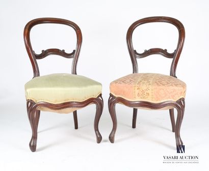 null Pair of chairs in molded natural wood, the balloon backs have a bar decorated...