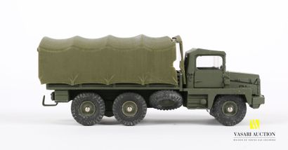 null DINKY TOYS (FR)

Lot of eight military vehicles : Sinpar 4 x 4 Gendarmerie militaire...