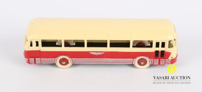 null DINKY TOYS (FR)

Lot of two vehicles : Auto car Chausson Réf 29F - Autobus parisien...