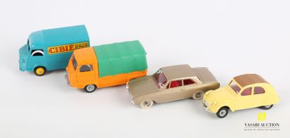 null DINKY TOYS (FR)

Lot of four vehicles : 2 CV Citroën 61 Ref 558 - Ford Taunus...