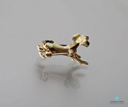 null Brooch in yellow gold 750 thousandths enamelled representing a dog running 

Gross...