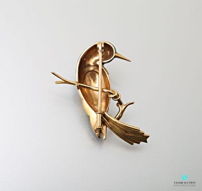 null Brooch in yellow gold 750 thousandth enamelled in the shape of hummingbird on...