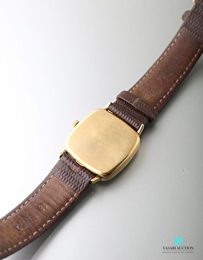 null Omega, de Ville, montre bracelet d'homme, boîtier carré en or jaune 750 millièmes,...