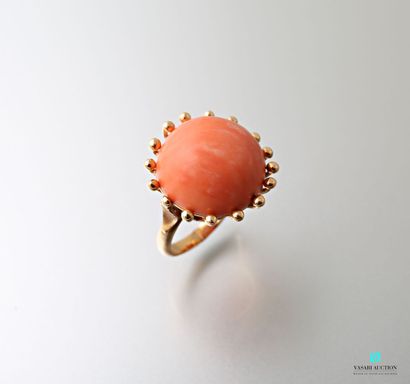 null Cocktail ring in yellow gold 750 thousandths decorated with a round coral cabochon...