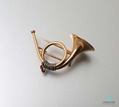 null Mellerio, brooch in yellow gold 750 thousandths in the shape of hunting horn,...