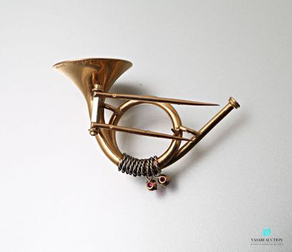 null Mellerio, brooch in yellow gold 750 thousandths in the shape of hunting horn,...