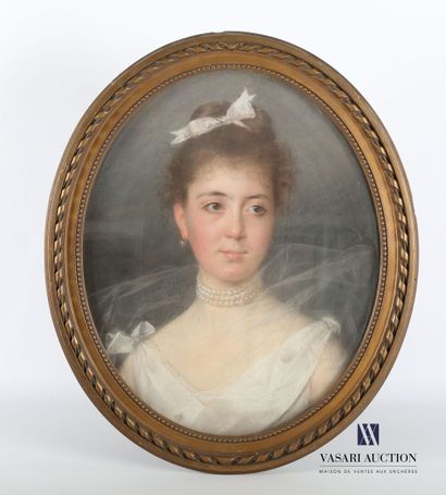 null French school of the 19th century

Young girl with a pearl necklace

Pastel...