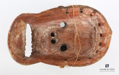 null AFRICA

Carved wooden mask treated in polychrome, open mouth, visible teeth

(wears)

Height...