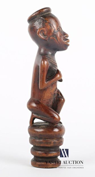 null KONGO

Figure d'ancêtre en bois sculpté figurant une femme la main sur le sein,...