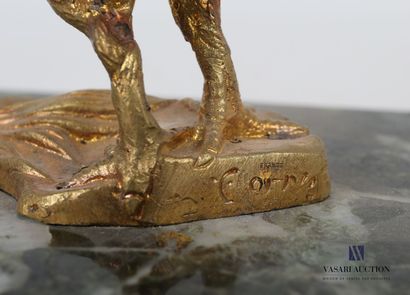 null Sujet en bronze doré figurant un coq et une feuille d'acanthe sur un socle en...