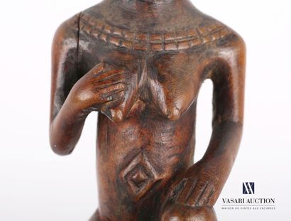 null KONGO

Figure d'ancêtre en bois sculpté figurant une femme la main sur le sein,...