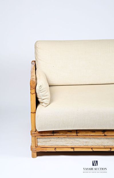 null VIVAÎ DEL SUD - ITALY

Bamboo and fabric sofa 

Carries a cartel

XXth century...