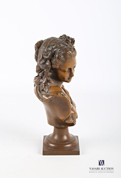 null École française du XIXème siècle

Buste de femme à la couronne de fleurs

Bronze...