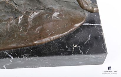 null DEBORDEAU (XXème siècle)

Jument et son poulain

Bronze à patine brune

Signé...