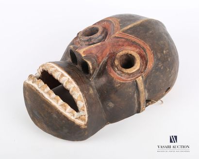 null AFRICA

Carved wooden mask treated in polychrome, open mouth, visible teeth

(wears)

Height...