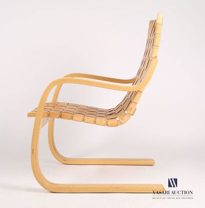 null ALVAR AALTO (1898-1976) - ARTEK 2005

Armchair in bent wood, the seat decorated...