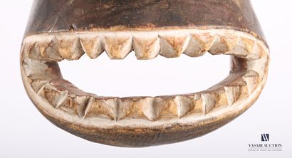 null AFRICA

Carved wooden mask treated in polychrome, open mouth, visible teeth

(wears)

Height...