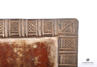 null GABON?

Carved wooden tray of rectangular form, the concave sides, the border...