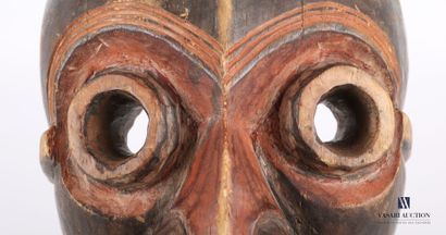 null AFRICA

Carved wooden mask treated in polychrome, open mouth, visible teeth

(wears)

Height...