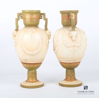 null WAHLISS Ernst (1836-1900) - ROYAL VIENNA Manufacture

Paire de vases en porcelaine...