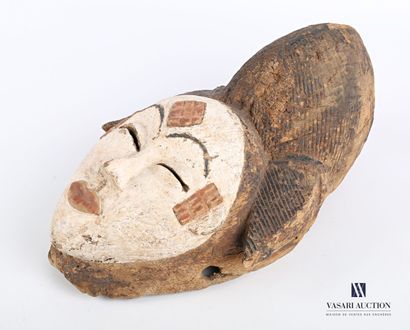 null PUNU - GABON

White feminine mask in carved wood with patina and pigment, the...