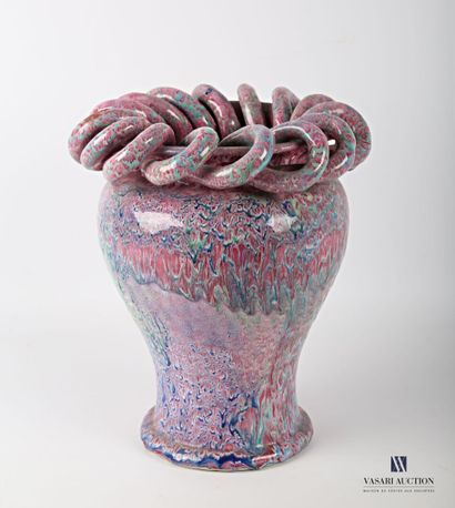 null POTERIE DE SAINT PAUL

Vase en céramique de forme balustre, la panse à décor...