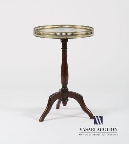 null Pedestal table in molded mahogany, the tray of round shape darkened by a white...
