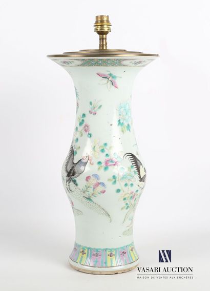 null CHINA

Porcelain lamp stand of tubular form with swollen body in its central...