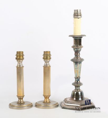 null Lot including a pair of metal lamp feet standing on a round base hemmed with...