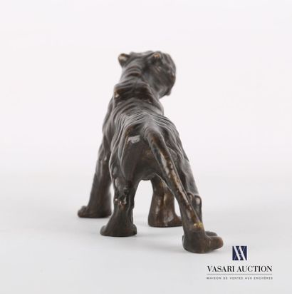 null Bronze subject with brown patina representing a walking tiger

Height : 8 cm...