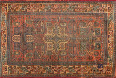 null Mechanical carpet decorated with geometric patterns

(wear edges, strips glued...