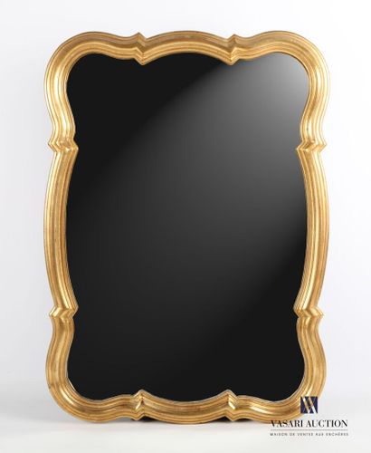 null Miroir moderne en bois mouluré et doré, la bordure chantournée

XXème siècle

75...
