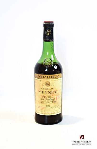 null 1 bouteille	Château MEYNEY	St Estèphe	1978

	Et. fane et tachée. N : 6,5 cm...