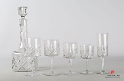 null BAYEL CRYSTAL 

Part of crystal service with decoration of crosses and stylized...