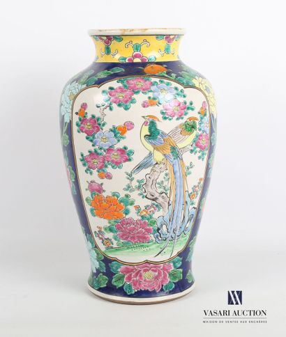 null JAPON

Vase de forme balustre en porcelaine à décor en émaux polychromes d'oiseaux...