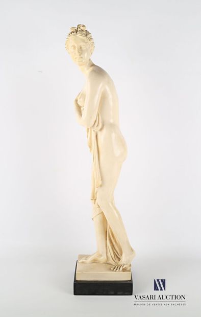 null SAUTUCI A. (XIX-XXème siècle)

Femme vêtue à l'antique le sein dévoilé

Résine...