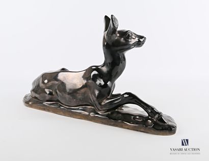 null BONOME Santiago Rodriguez (1901-1995) 

Biche couchée en faïence lustrée à patine...