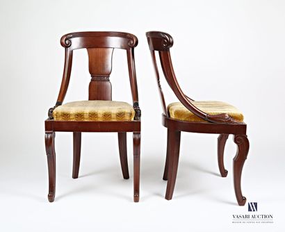 null Pair of chairs in molded and carved mahogany, the curved backs with scrolls...