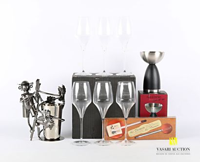 null [OENOLOGY]

Lot including six glass champagne flutes marked Champagne Pascal...