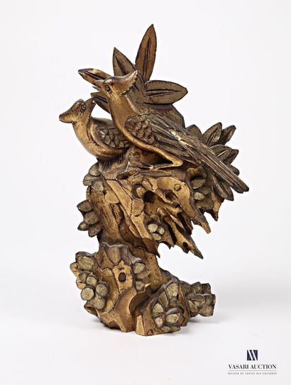 null Élément décoratif en bois sculpté et doré figurant deux oiseaux branchés 

XXème...